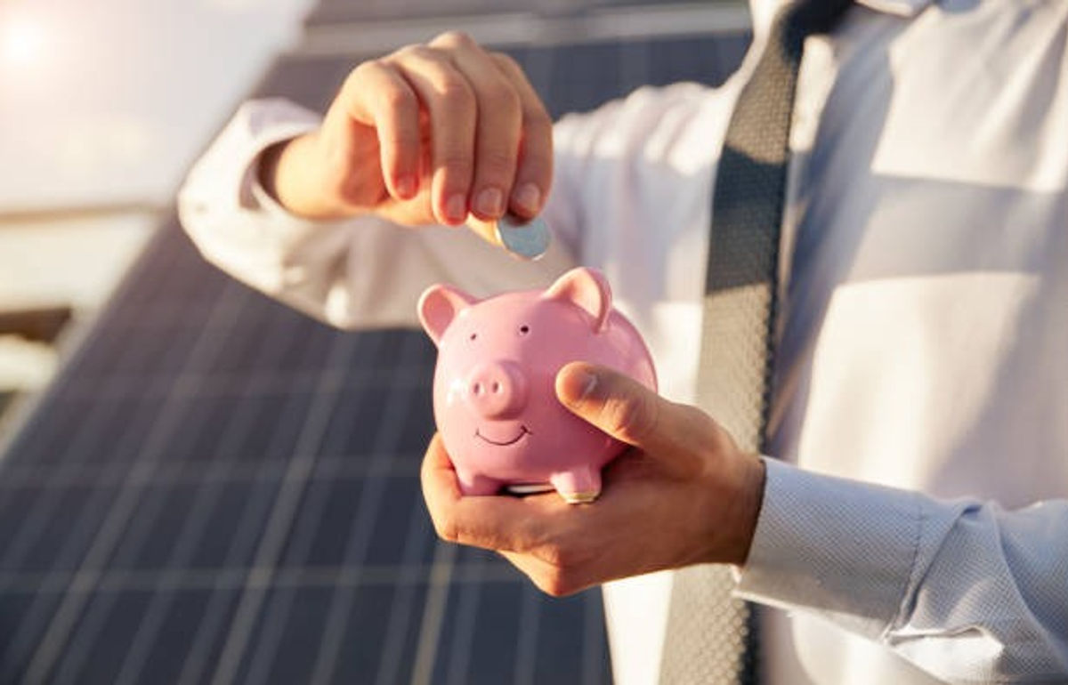 ¿Cuánto es el costo total de un sistema solar llave en mano?
