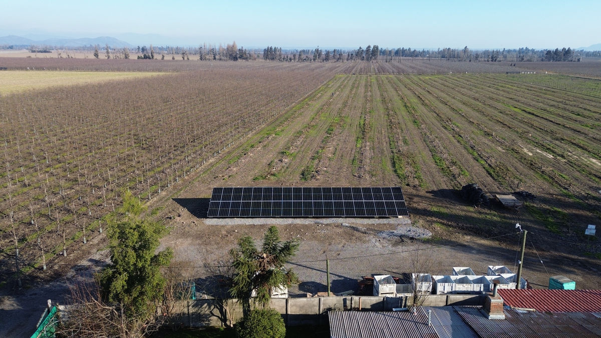 Agricultor chileno, deja de regalar dinero a las distribuidoras, instala un sistema solar fotovoltaico